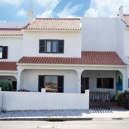 בית נופש In Near Baleal Island, Cleaning Included פרל