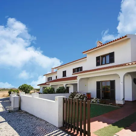 בית נופש In Near Baleal Island, Cleaning Included *