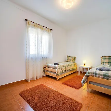 בית נופש In Near Baleal Island, Cleaning Included פרל